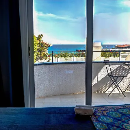 Apt. By The Sea By Hello Apartment